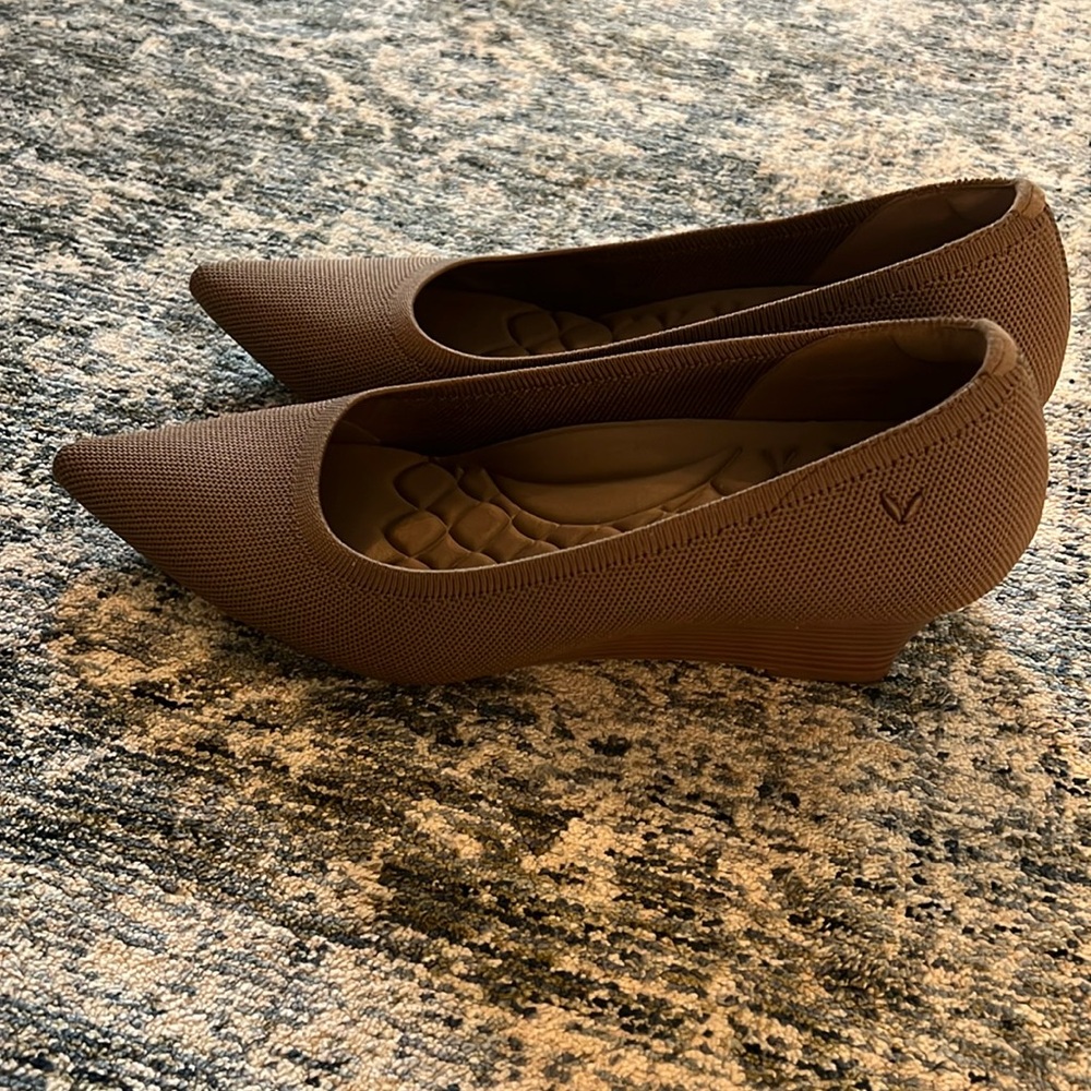 Vivaia Pointed-Toe Wedge (Aria Wedge Pro) - never worn!